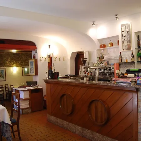 Corneliani Ii Сирмионе